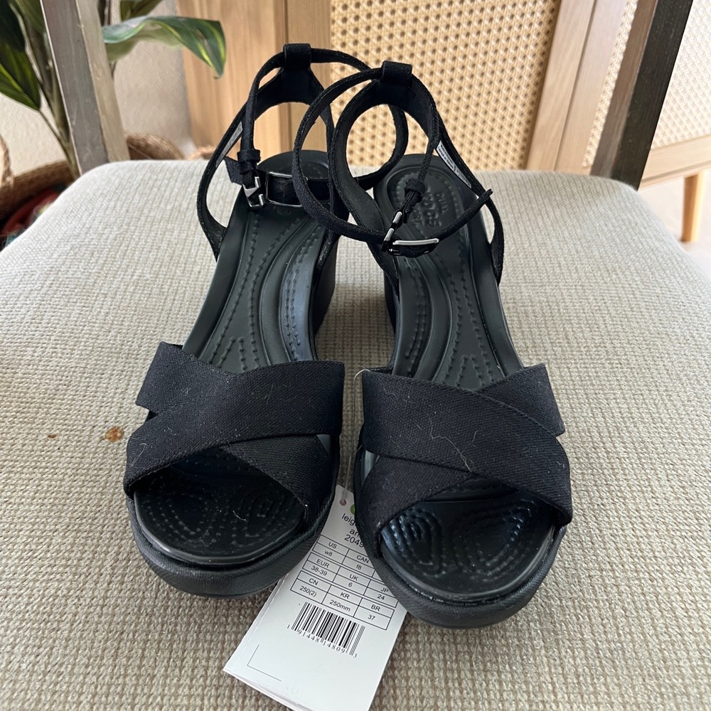 Crocs Heels Leigh II crossstrap wedge NWT